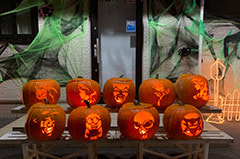 富士市英会話スクール、プライム英会話の2020年のパンプキンカーヴィング