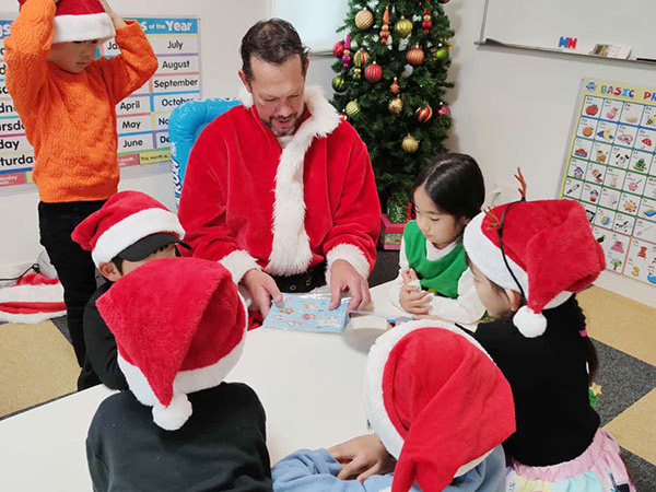 富士市英会話スクール、プライム英会話の2024年のクリスマス・英会話レッスンの画像